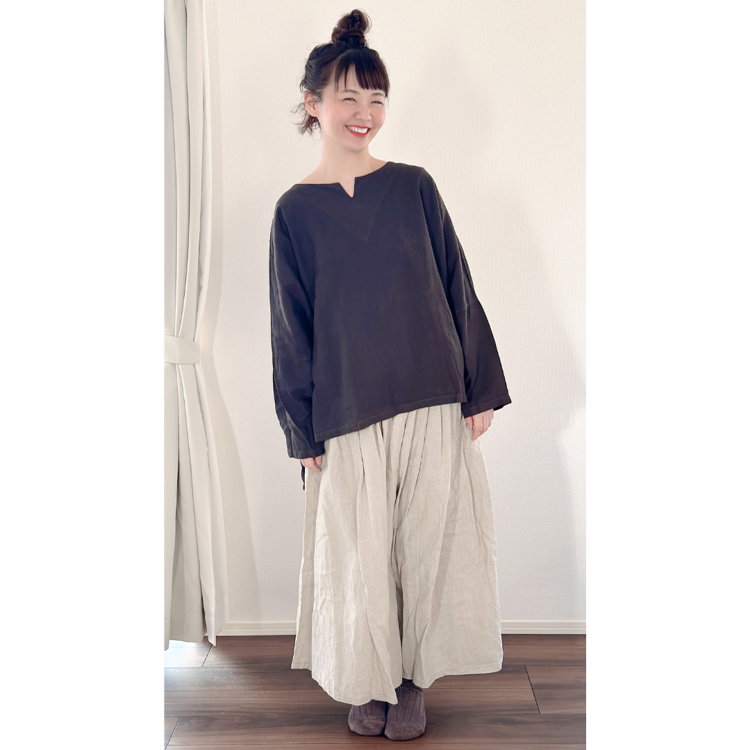 【65】鳥の子タックワイドパンツ［ezu（旧：リップル洋品店）］