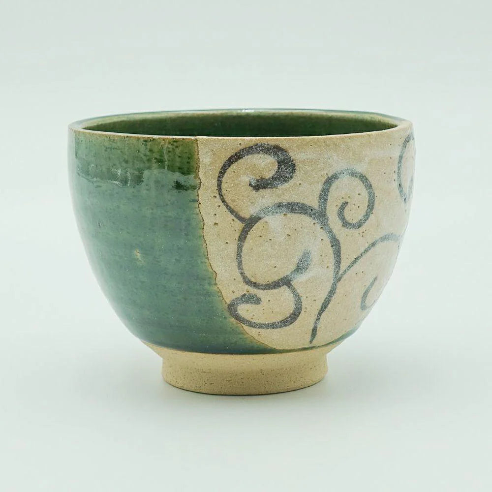 織部茶碗 緑唐草